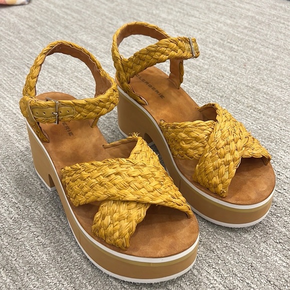 NWOT Clergerie Chrissy Woven Raffia Platform Sandal. - Picture 5 of 12